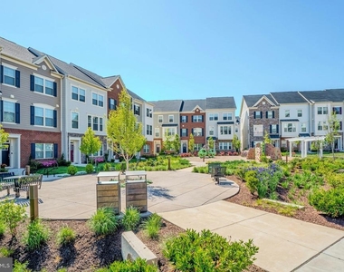 813 Sawback Square Ne - Photo Thumbnail 32