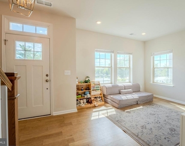 813 Sawback Square Ne - Photo Thumbnail 3