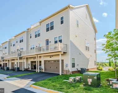813 Sawback Square Ne - Photo Thumbnail 29