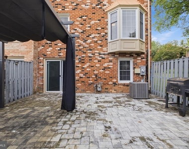 7428 Fountain Head Drive - Photo Thumbnail 43