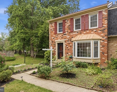7428 Fountain Head Drive - Photo Thumbnail 2
