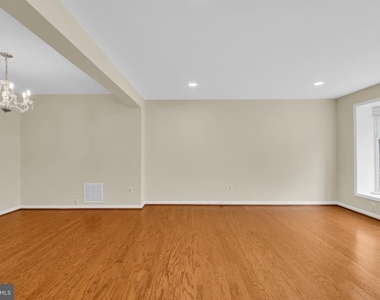 7428 Fountain Head Drive - Photo Thumbnail 5