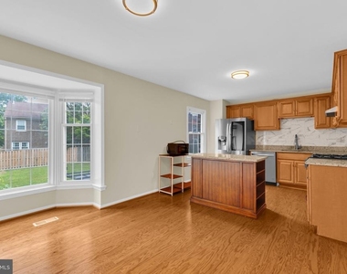 7428 Fountain Head Drive - Photo Thumbnail 10