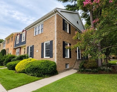 9316 Arlington Boulevard - Photo Thumbnail 2