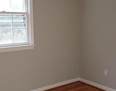 1556 Westmoreland Street - Photo Thumbnail 7