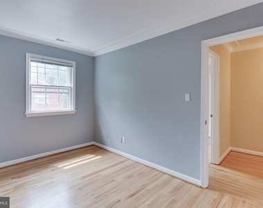 1556 Westmoreland Street - Photo Thumbnail 6