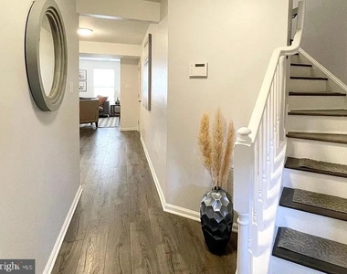 8272 Jake Place - Photo Thumbnail 5