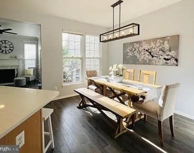 8272 Jake Place - Photo Thumbnail 9