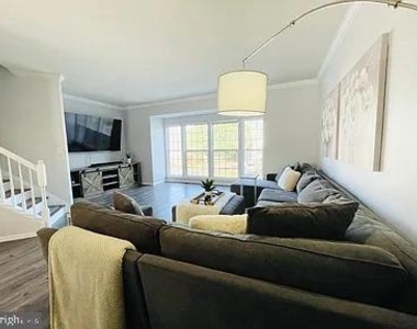 8272 Jake Place - Photo Thumbnail 7