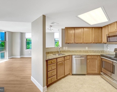 11800 Sunset Hills Road - Photo Thumbnail 8