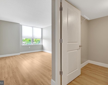 11800 Sunset Hills Road - Photo Thumbnail 23