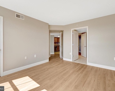 11800 Sunset Hills Road - Photo Thumbnail 18