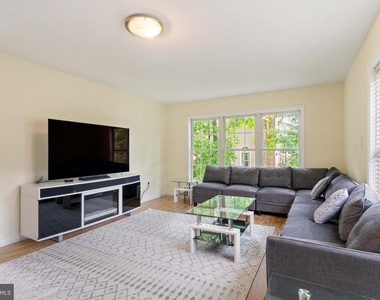 6703 Oak Drive - Photo Thumbnail 4