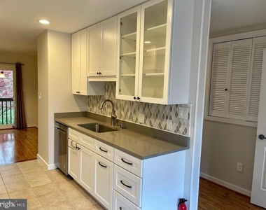 6834 Deer Run Drive - Photo Thumbnail 4