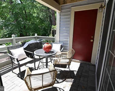 2220 Springwood Drive - Photo Thumbnail 7