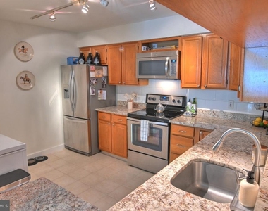 2220 Springwood Drive - Photo Thumbnail 2
