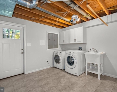 9428 Meadow Shire Lane - Photo Thumbnail 18