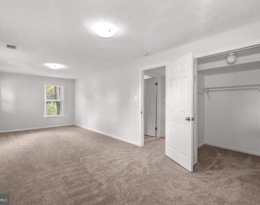 9428 Meadow Shire Lane - Photo Thumbnail 16