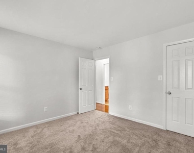 9428 Meadow Shire Lane - Photo Thumbnail 15
