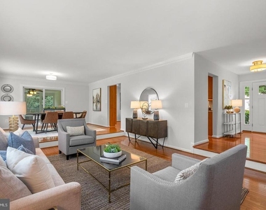 9428 Meadow Shire Lane - Photo Thumbnail 2