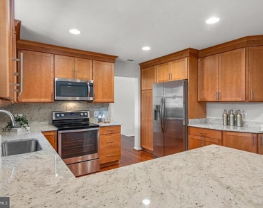 9428 Meadow Shire Lane - Photo Thumbnail 10