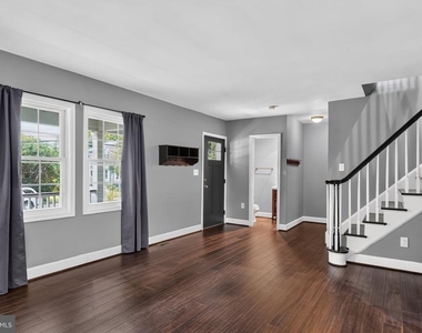 2227 N Lexington Street N - Photo Thumbnail 9