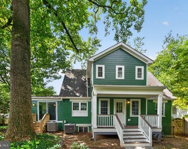 2227 N Lexington Street N - Photo Thumbnail 4