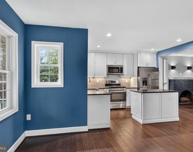 2227 N Lexington Street N - Photo Thumbnail 15