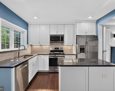 2227 N Lexington Street N - Photo Thumbnail 14