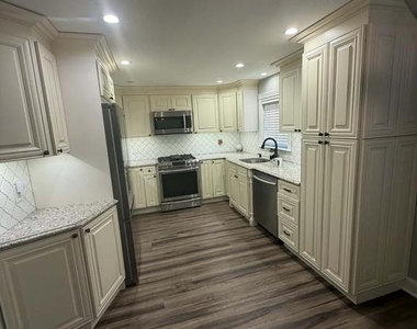 814 Kendrick Street - Photo Thumbnail 9