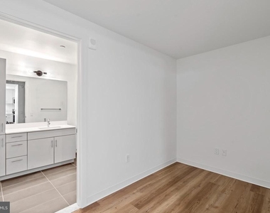 569 N 5th Street - Photo Thumbnail 13