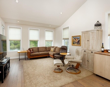 3031 N Spurway Drive - Photo Thumbnail 12