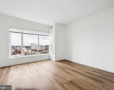 569 N 5th Street - Photo Thumbnail 2