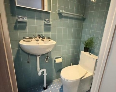 926 Snyder Avenue - Photo Thumbnail 7