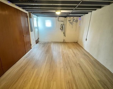 926 Snyder Avenue - Photo Thumbnail 6