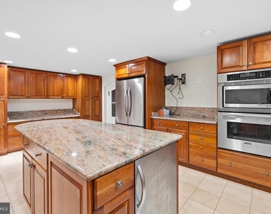 2201 Green Street - Photo Thumbnail 5