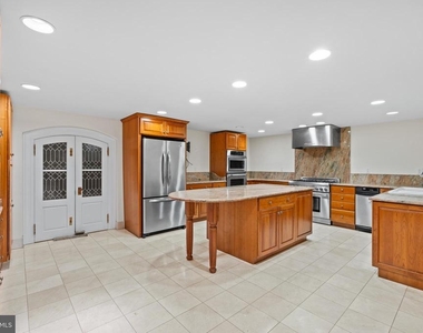 2201 Green Street - Photo Thumbnail 1