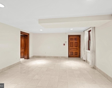 2201 Green Street - Photo Thumbnail 11