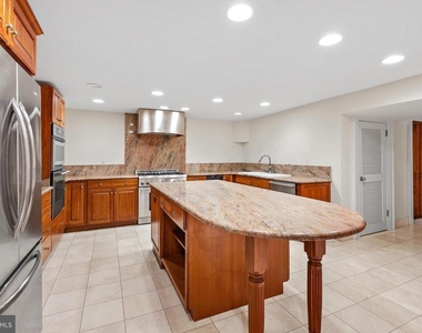 2201 Green Street - Photo Thumbnail 3