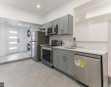 2401 S Alder Street - Photo Thumbnail 3