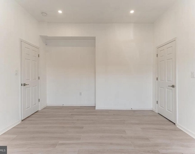 2401 S Alder Street - Photo Thumbnail 6