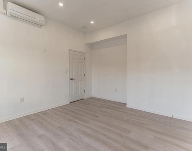 2401 S Alder Street - Photo Thumbnail 7