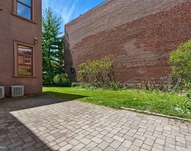 2201 Green Street - Photo Thumbnail 33