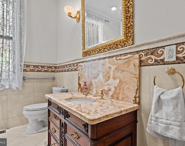 2201 Green Street - Photo Thumbnail 28