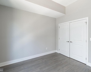 1607 Catharine Street - Photo Thumbnail 12
