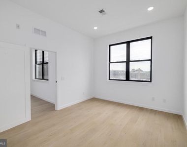 3211 Cedar Street - Photo Thumbnail 2