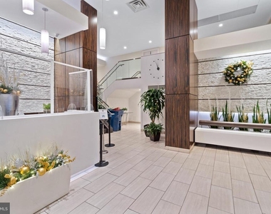1420 Locust Street - Photo Thumbnail 5