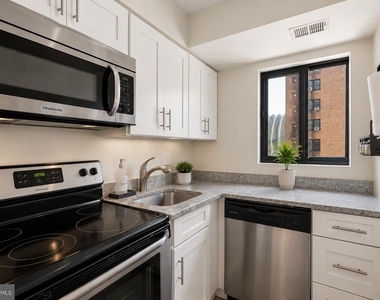1420 Locust Street - Photo Thumbnail 11