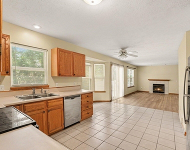 2124 Quail Run Drive - Photo Thumbnail 7