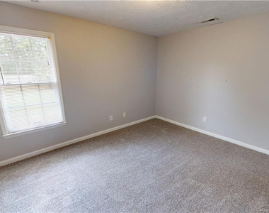 3004 Bolla Drive - Photo Thumbnail 16